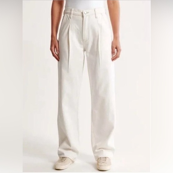 Abercrombie & Fitch Denim - NWT - Abercrombie & Fitch The Loose High Rise Pleated Jeans - Size 33 / 16R